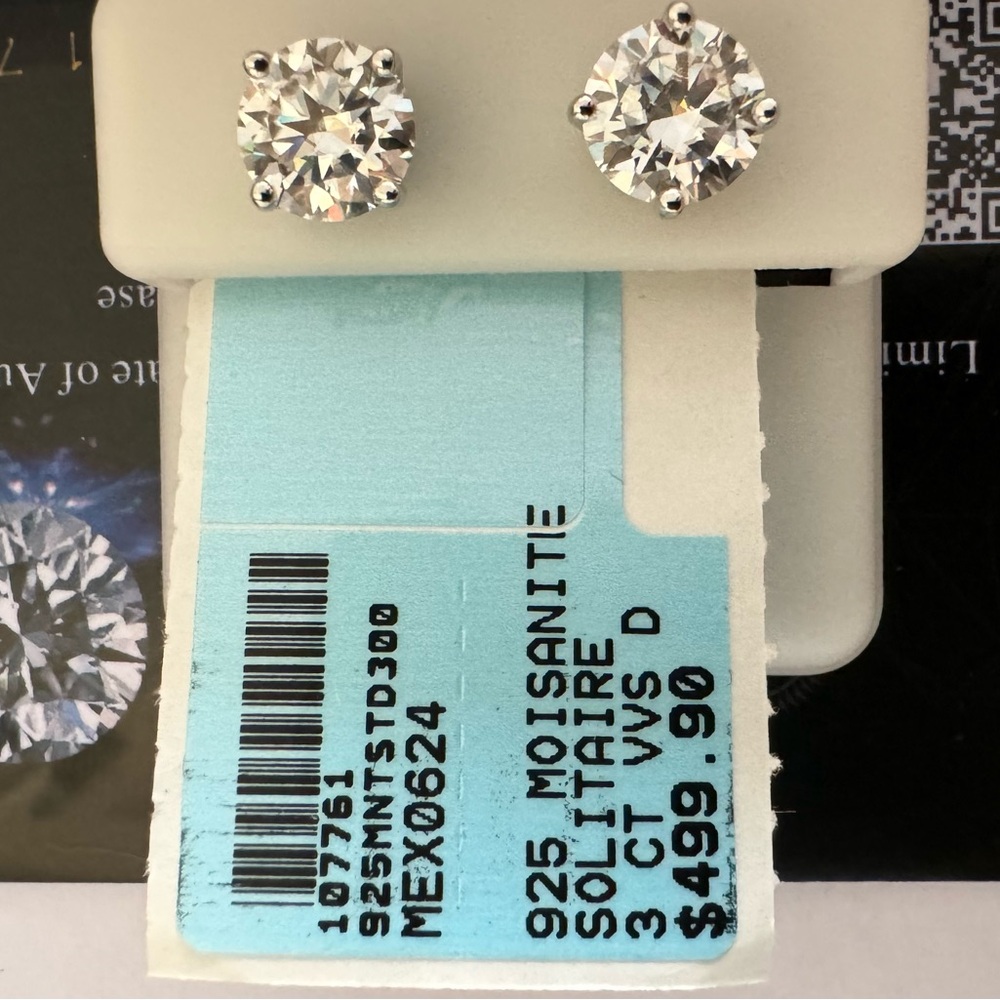 Moisonite Ear rings Beautiful! 925 silver. 3ct. Moisonite stones. Brand New.